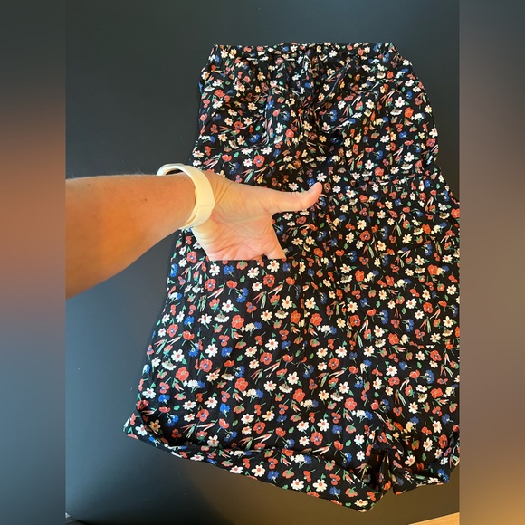 Jack Wills Size 4 Black and Multicolored Floral Romper - Picture 3 of 6